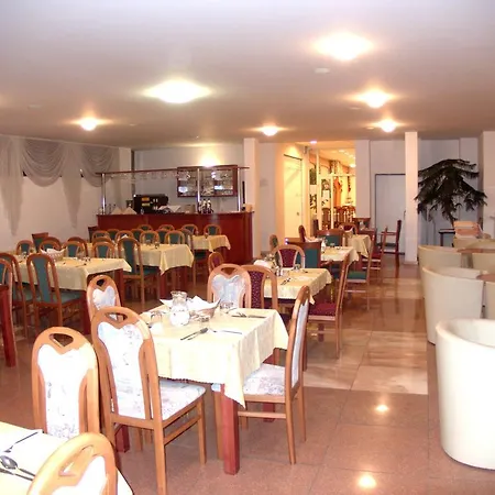 Astra Hotel 3*